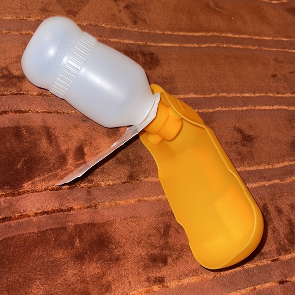 NWT Gulpy Pet Water Dispenser, Yellow - Picture 3 of 6